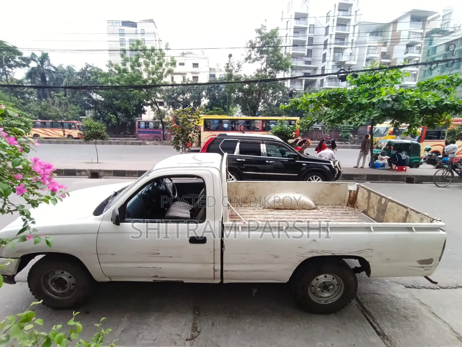 Toyota Hilux 2004 White