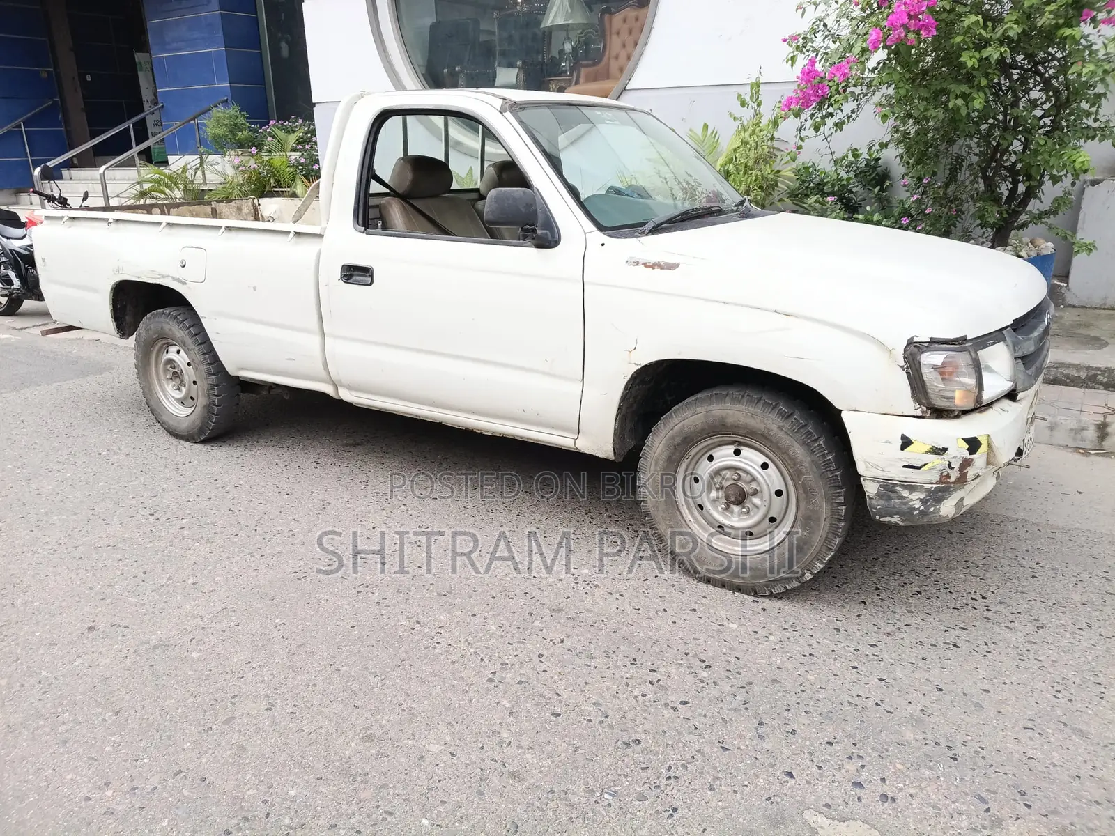 Toyota Hilux 2004 White