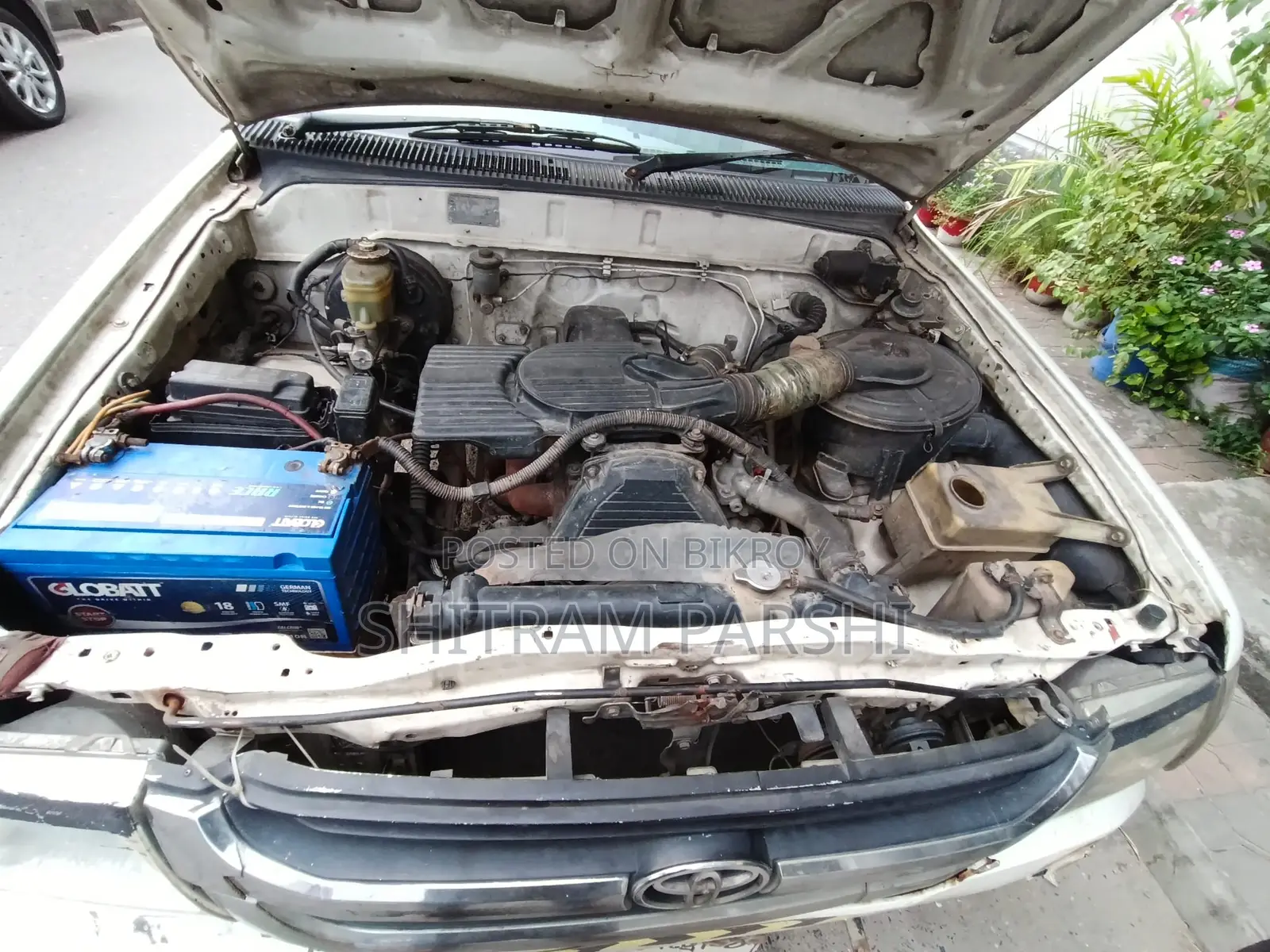 Toyota Hilux 2004 White