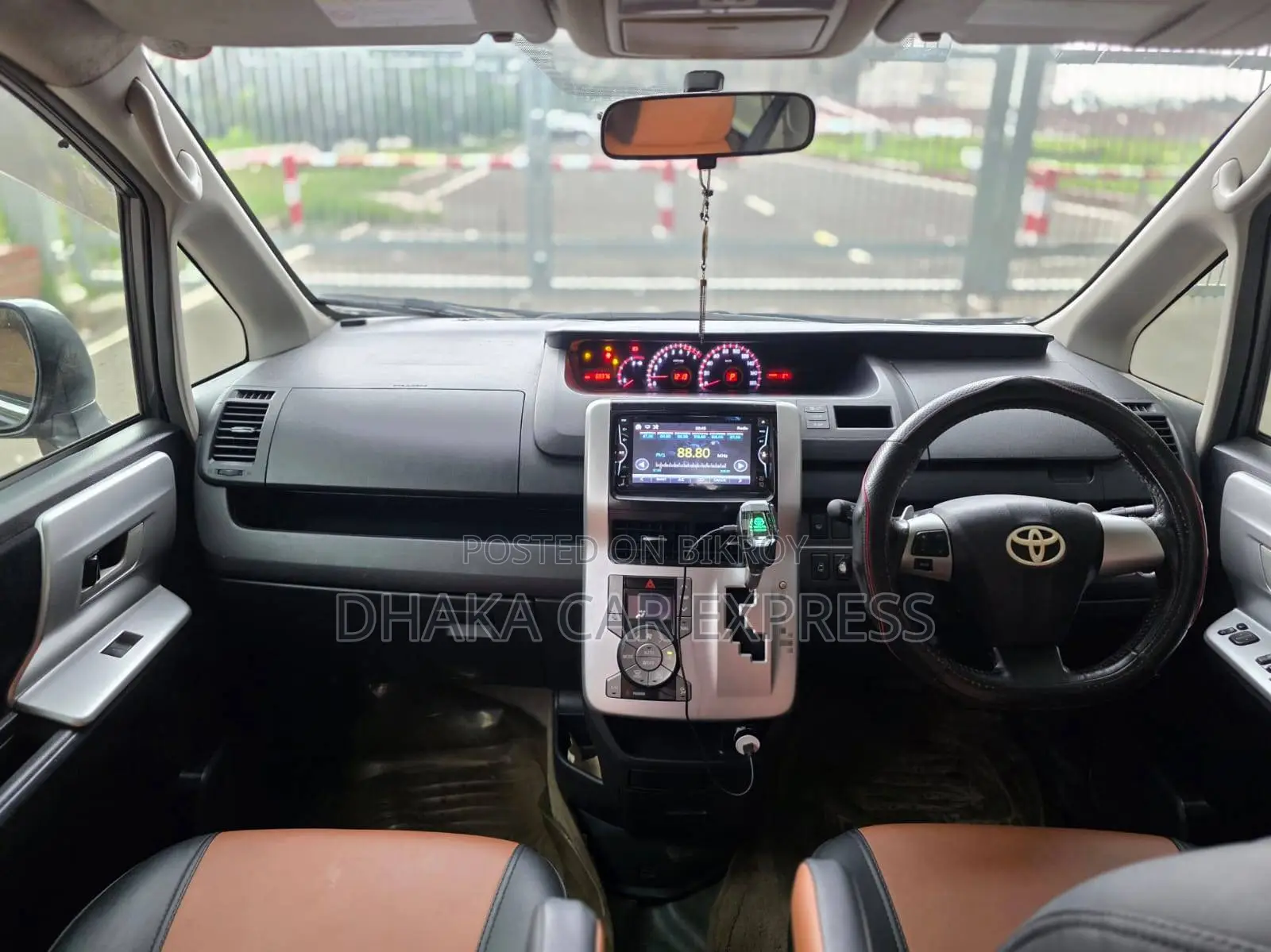 Toyota Noah 2011 Gray