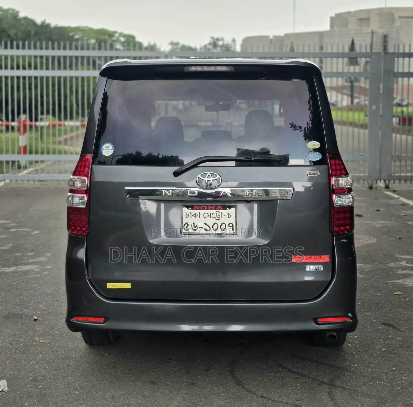 Toyota Noah 2011 Gray