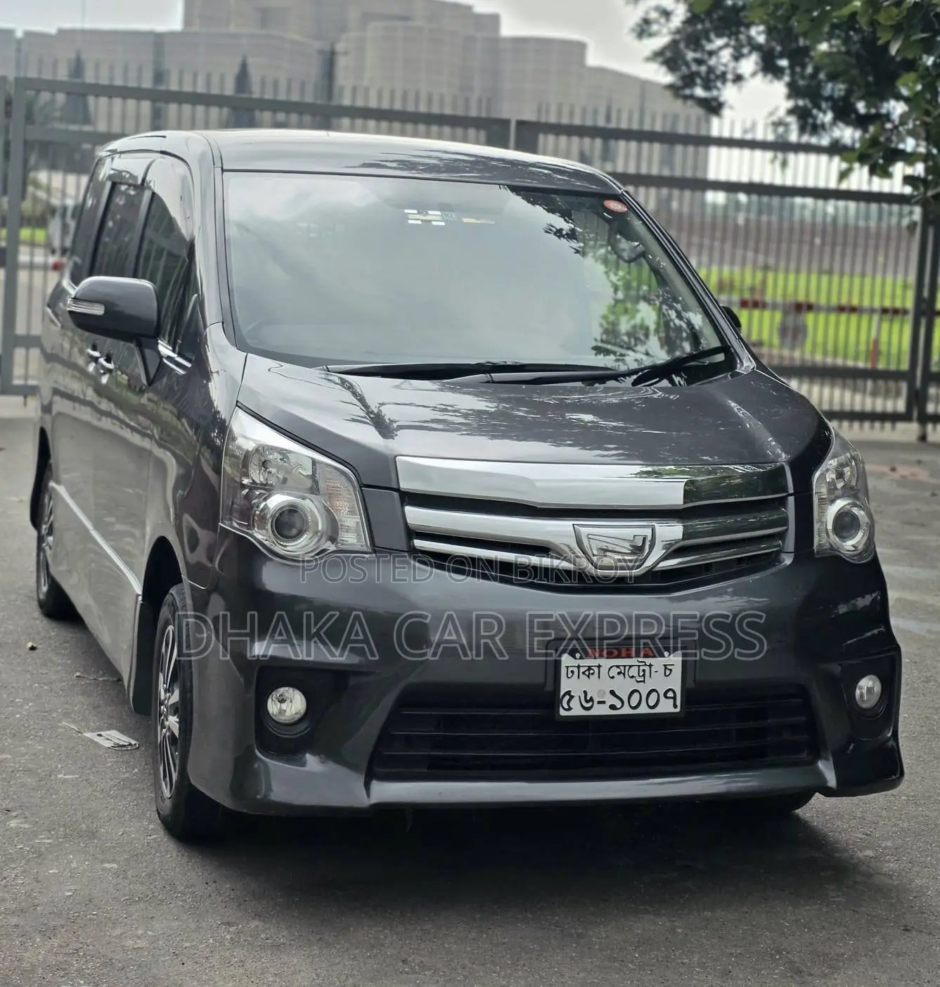 Toyota Noah 2011 Gray