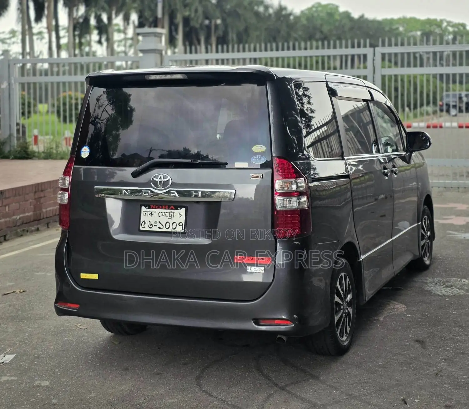 Toyota Noah 2011 Gray