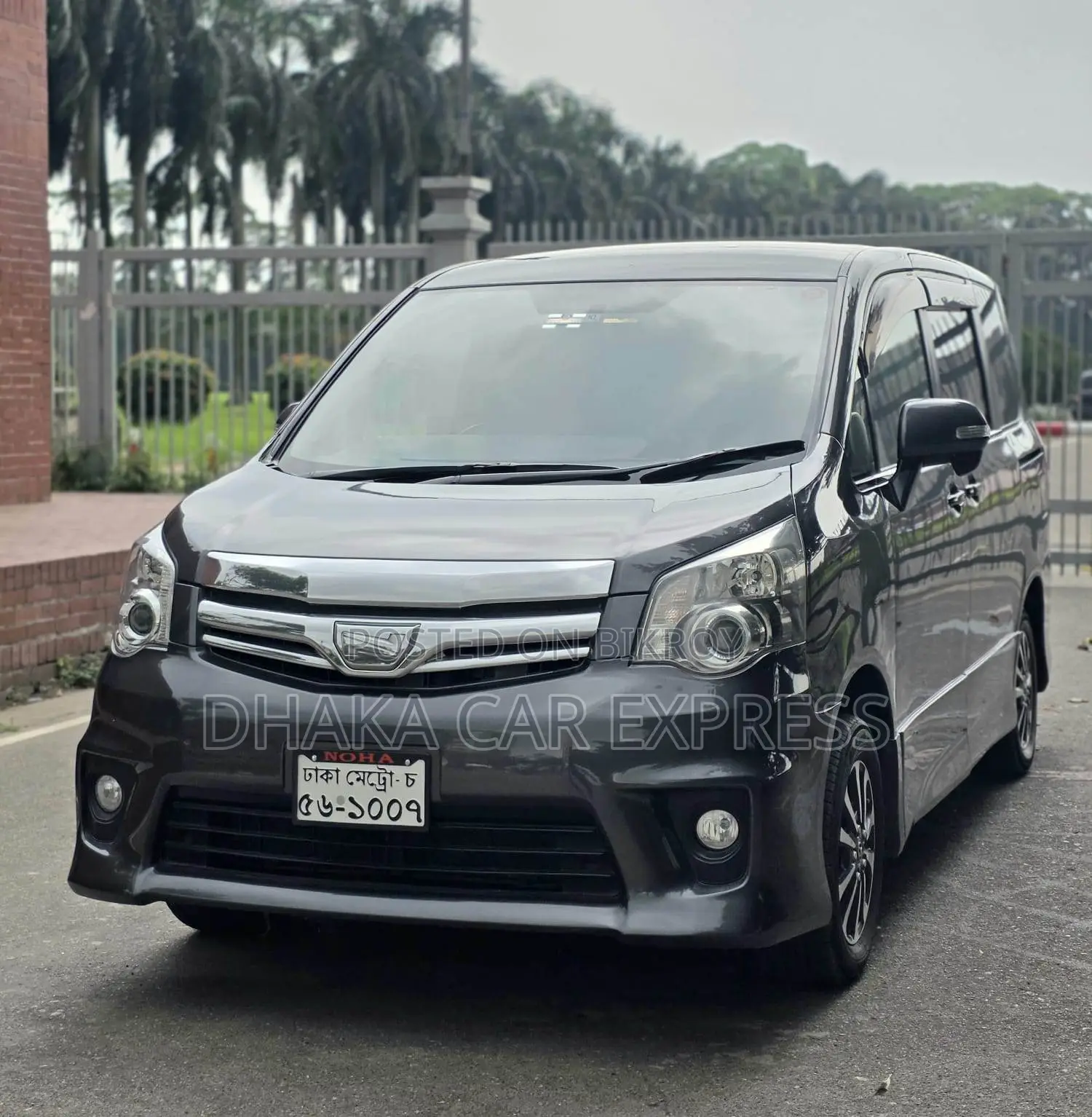Toyota Noah 2011 Gray