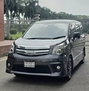 Toyota Noah 2011 Gray