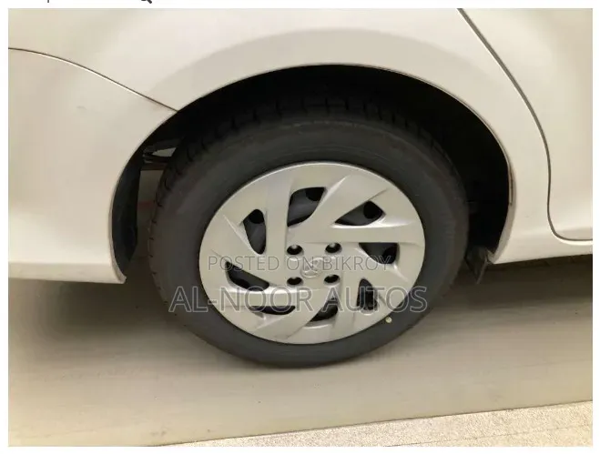 টয়োটা করোলা ২০২০ সাদা