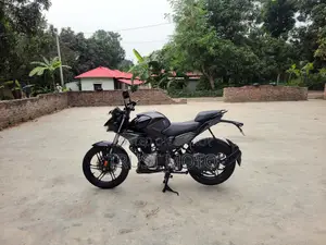 হিরো এক্সট্রিম ১২৫আর ২০২৫ কালো