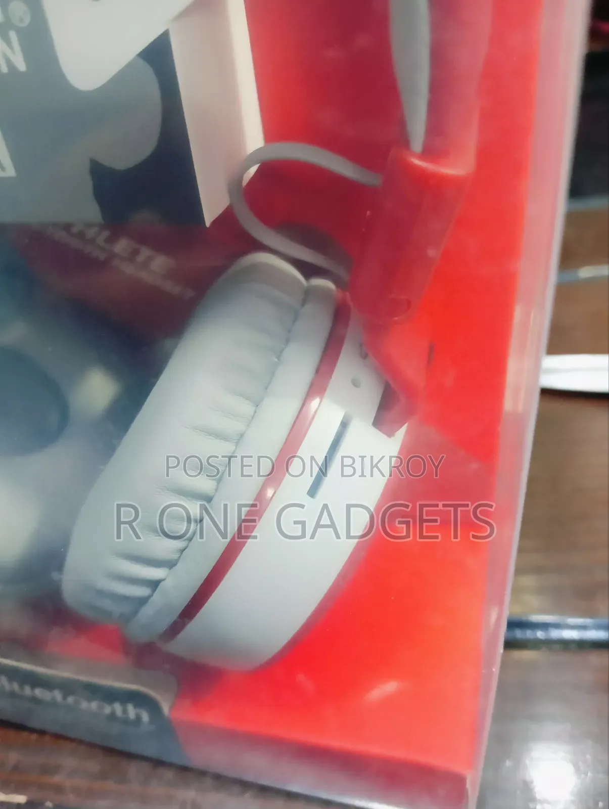 JBL 881 a Bluetooth Headphones
