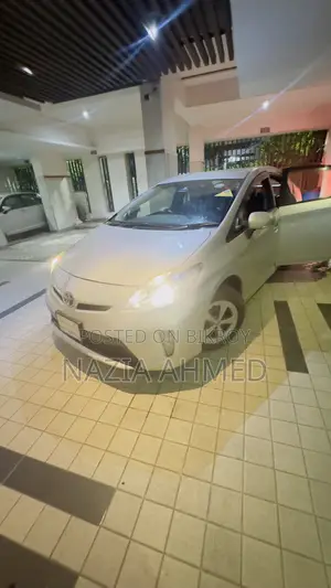 টয়োটা প্রিয়াস ২০১২ সিলভার