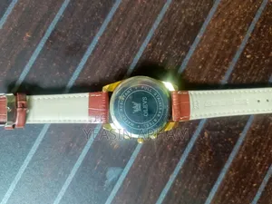 নতুন ঘড়ি, এখনো পরা হয়নি