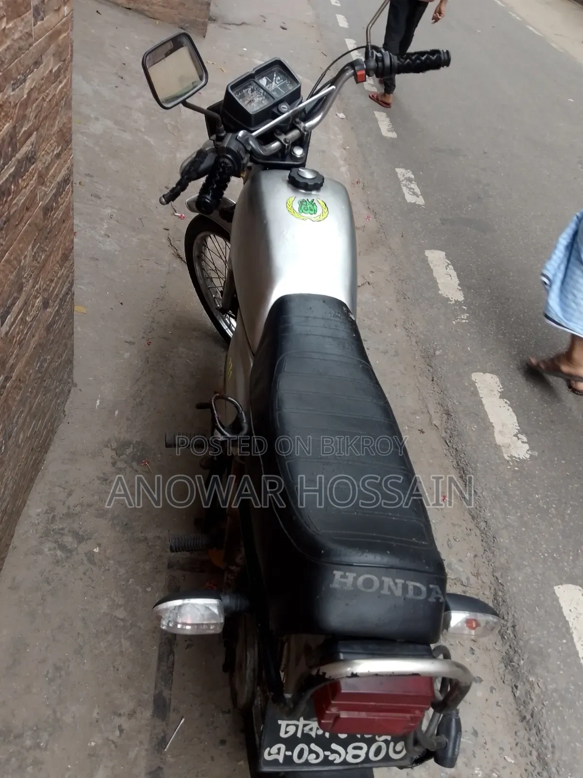 হোন্ডা ১৯৯০ সাদা
