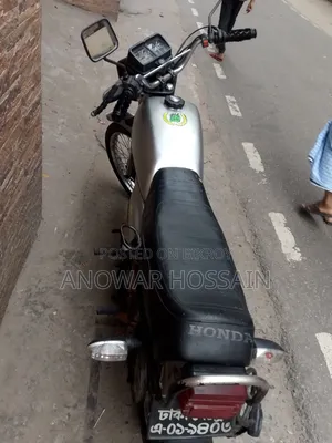 হোন্ডা ১৯৯০ সাদা