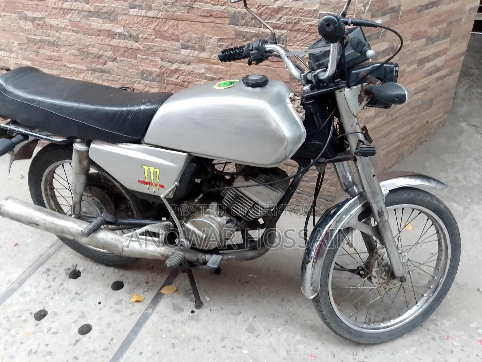 হোন্ডা ১৯৯০ সাদা