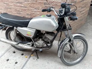 হোন্ডা ১৯৯০ সাদা
