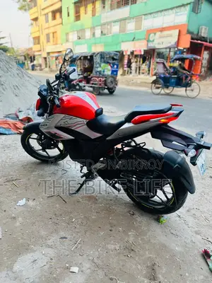 সুজুকি জিক্সার এফআই এবিএস ২০২৪ অরেঞ্জ