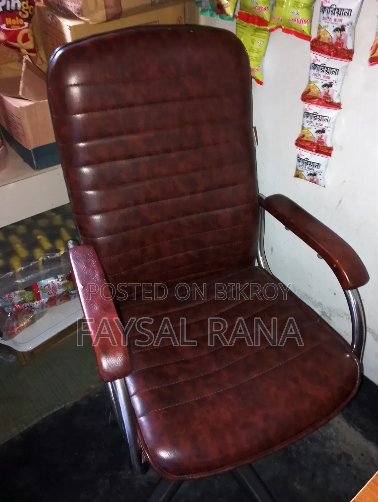 চেয়ার বিক্রি হবে