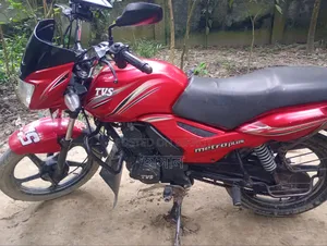 টিভিএস মেট্রো প্লাস ২০১৭ লাল