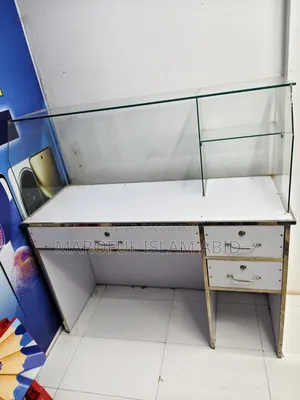 Servicing Desk