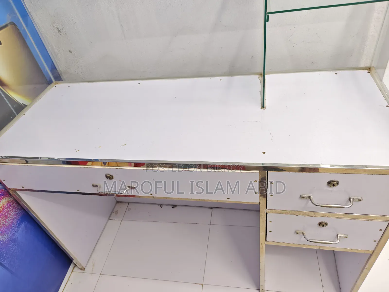 Servicing Desk
