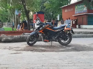 Honda Hornet 2022 Orange