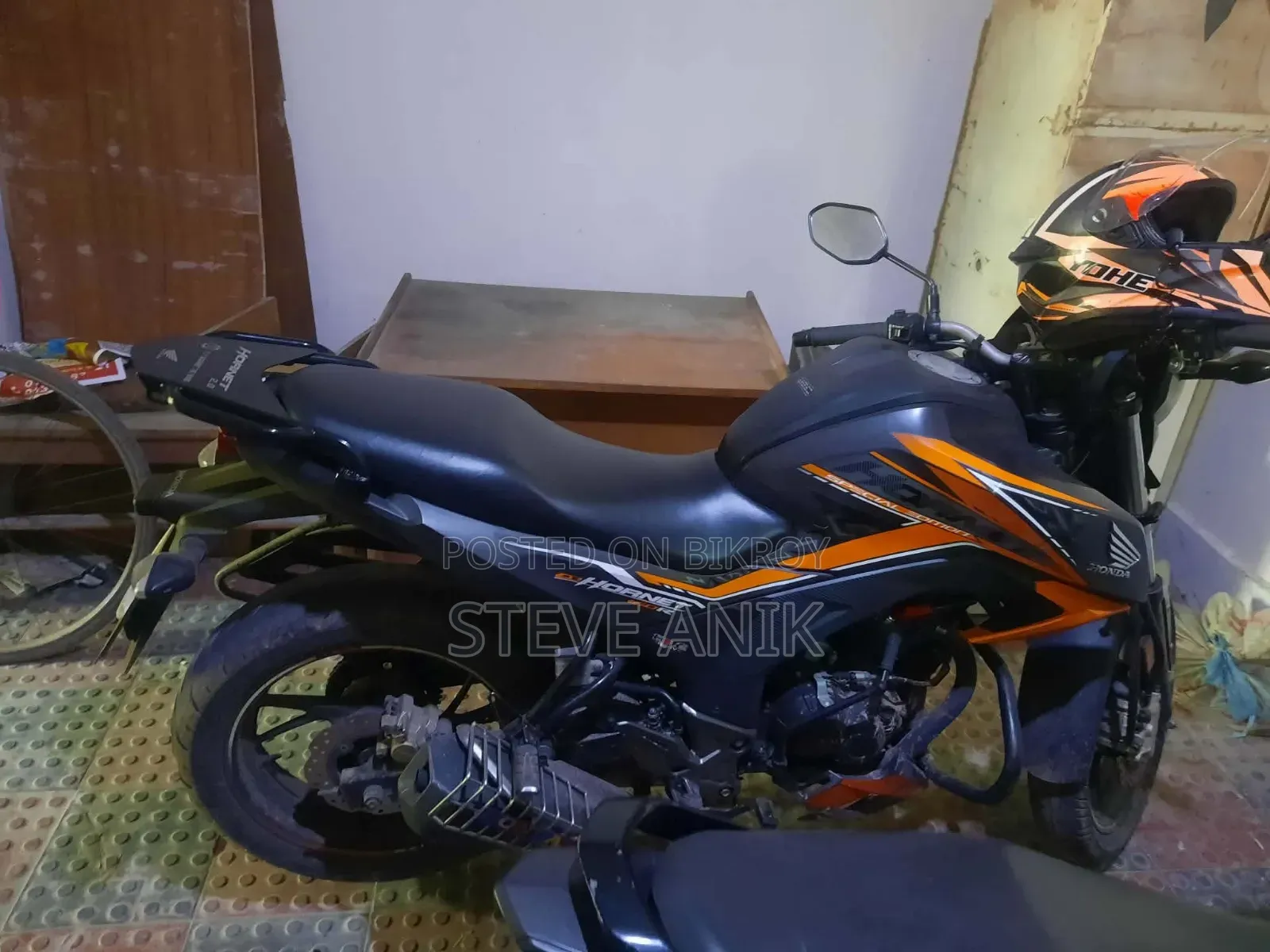 Honda Hornet 2022 Orange