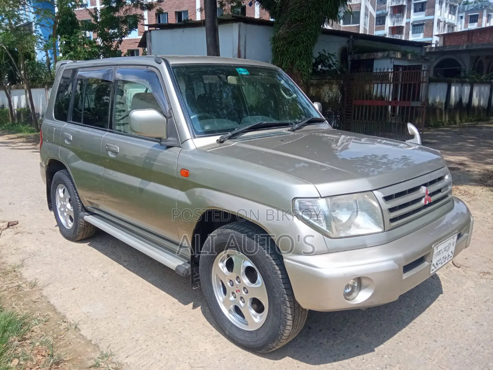 Mitsubishi Pajero Sport 2000 Gold