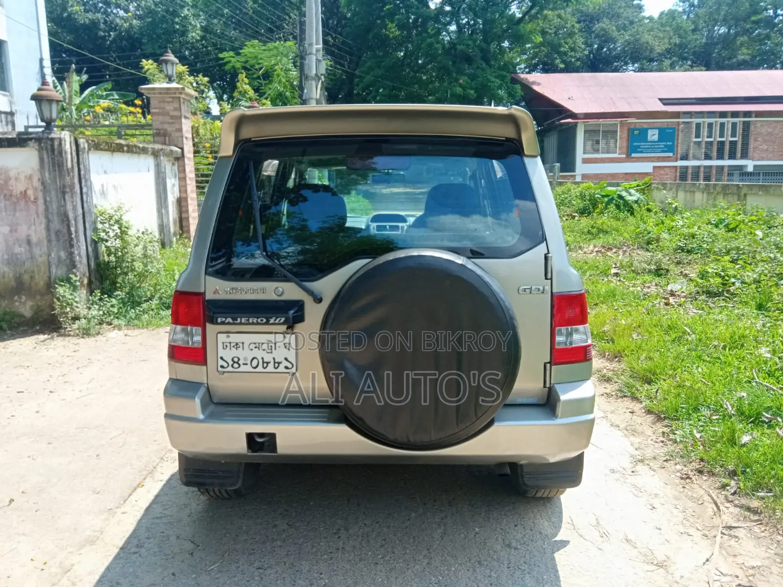 Mitsubishi Pajero Sport 2000 Gold