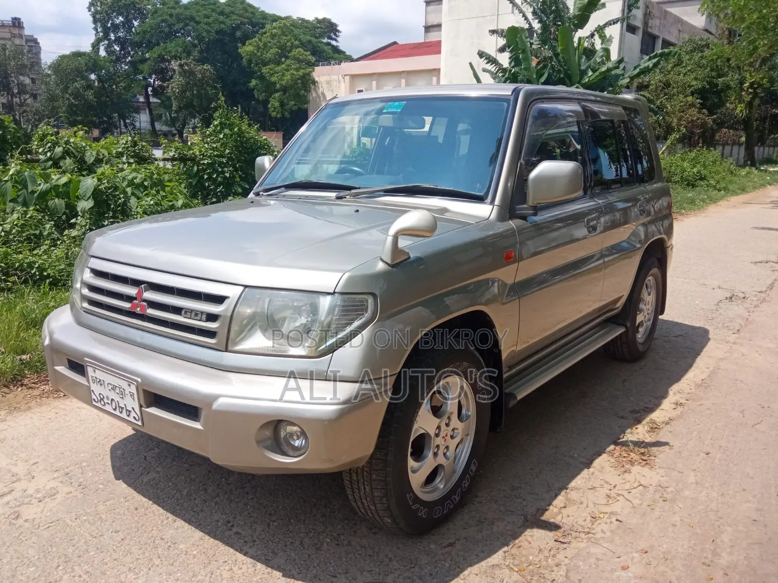 Mitsubishi Pajero Sport 2000 Gold