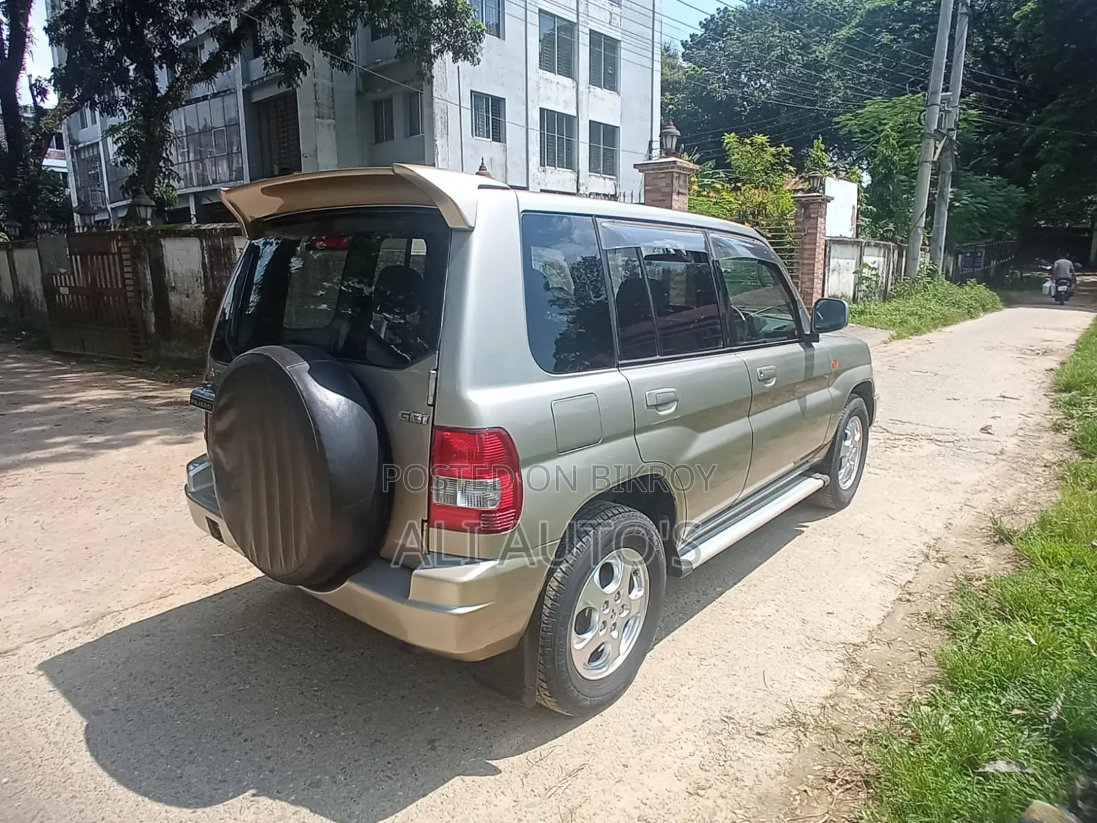 Mitsubishi Pajero Sport 2000 Gold