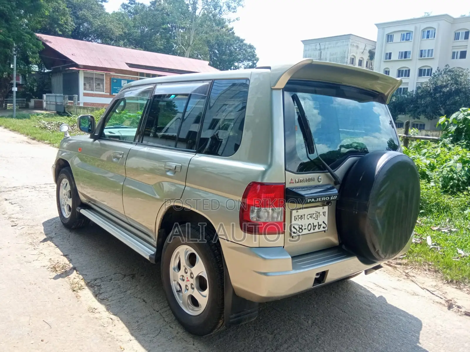 Mitsubishi Pajero Sport 2000 Gold