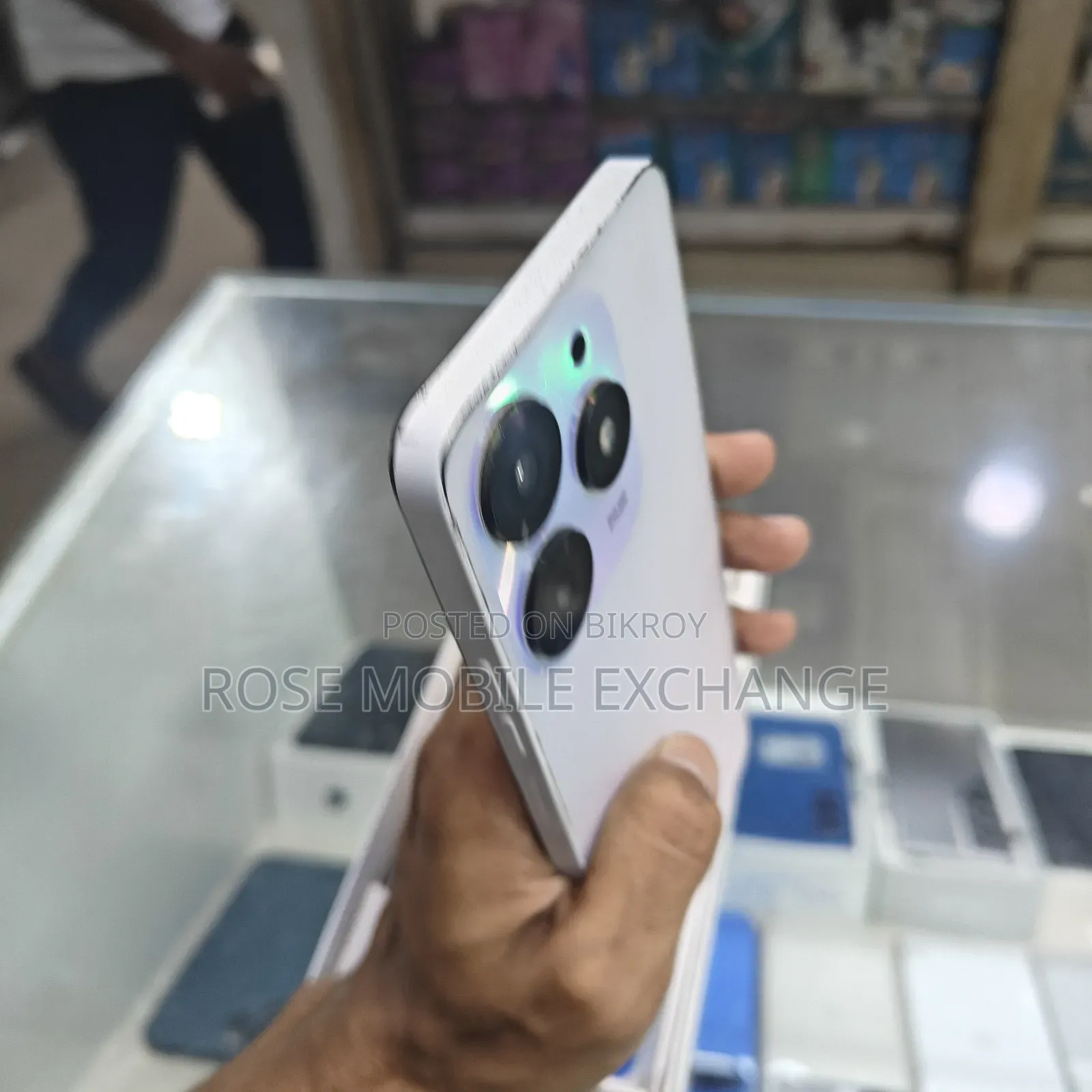 টেকনো ১২৮ জিবি সাদা