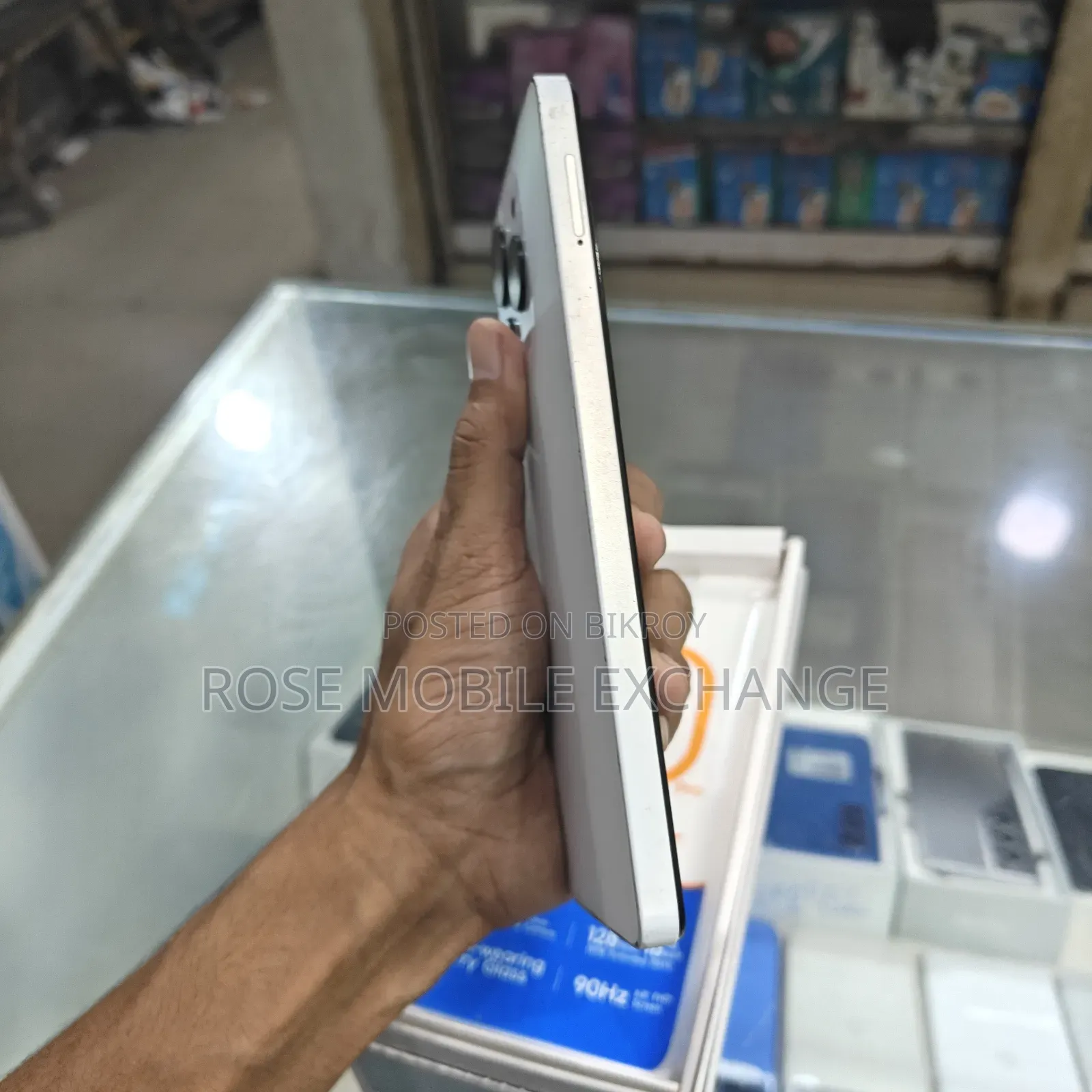 টেকনো ১২৮ জিবি সাদা