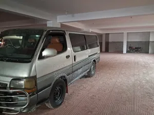 Toyota HiAce 2003