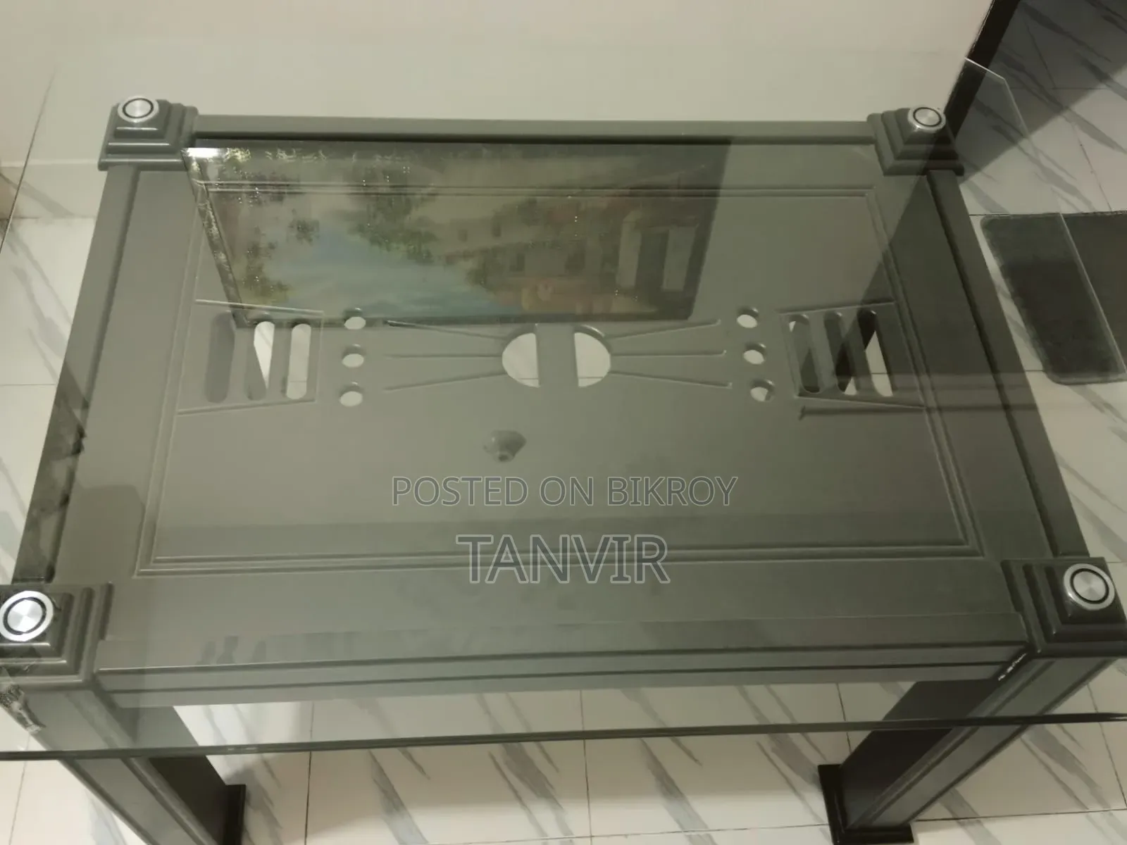 ৪ সিটের ডাইনিং টেবিল নতুনের মতো
