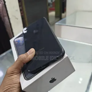 অ্যাপল ১২৮ জিবি ব্ল্যাক