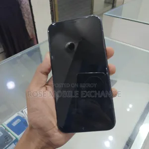 অ্যাপল ১২৮ জিবি ব্ল্যাক
