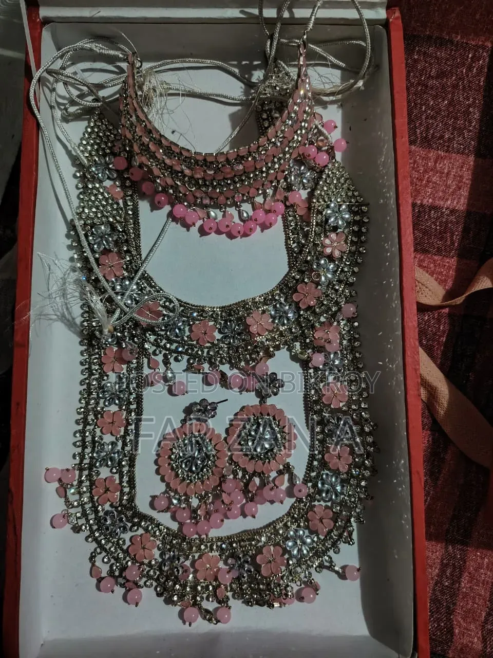 অর্নামেন্টস