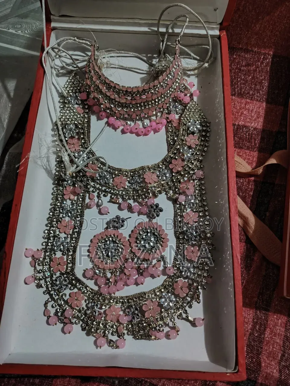 অর্নামেন্টস