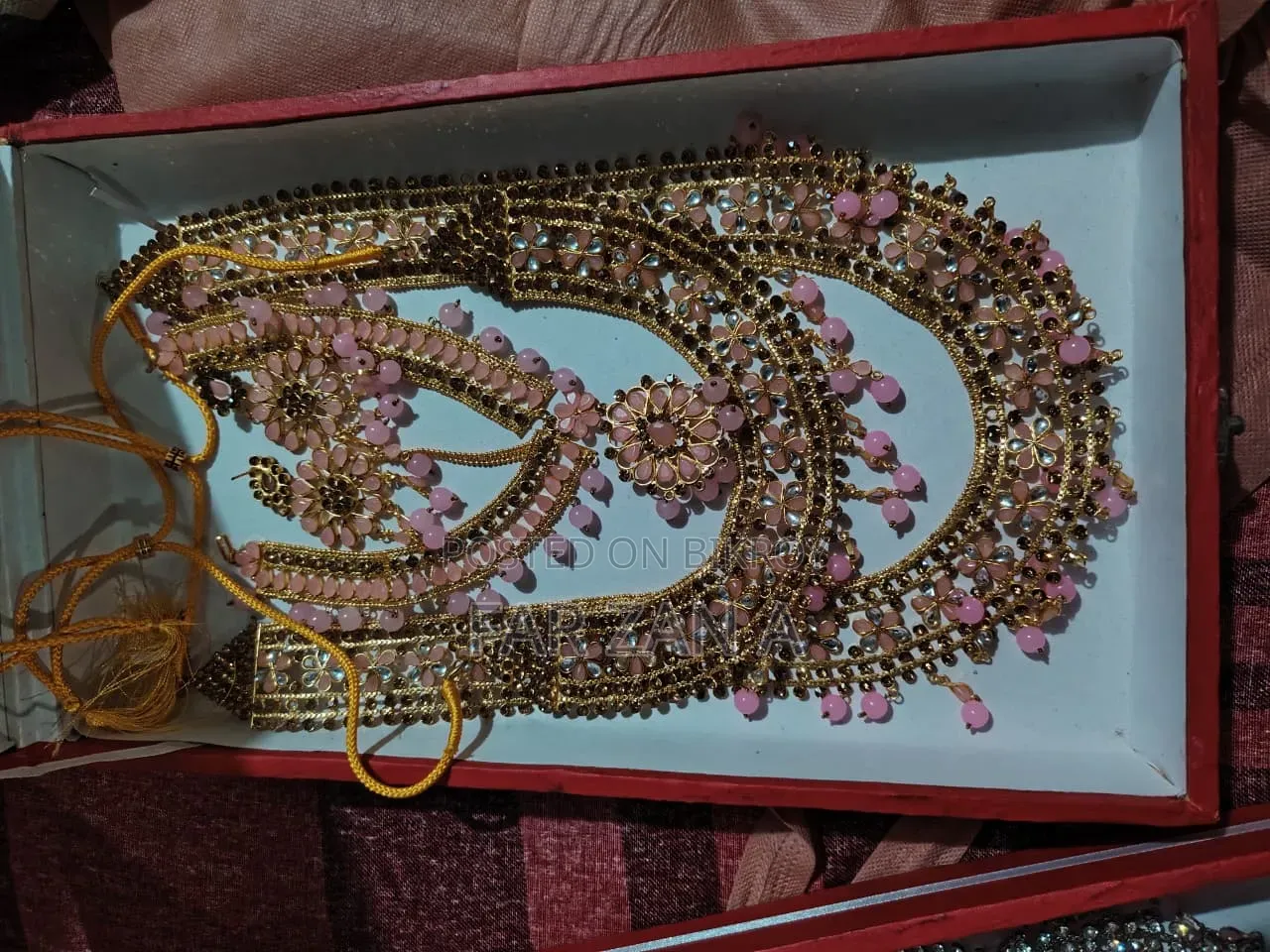 অর্নামেন্টস