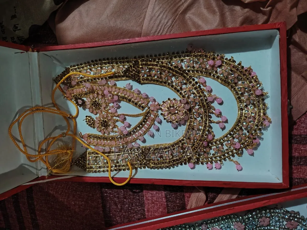 অর্নামেন্টস