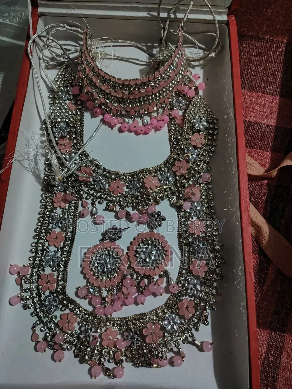 অর্নামেন্টস