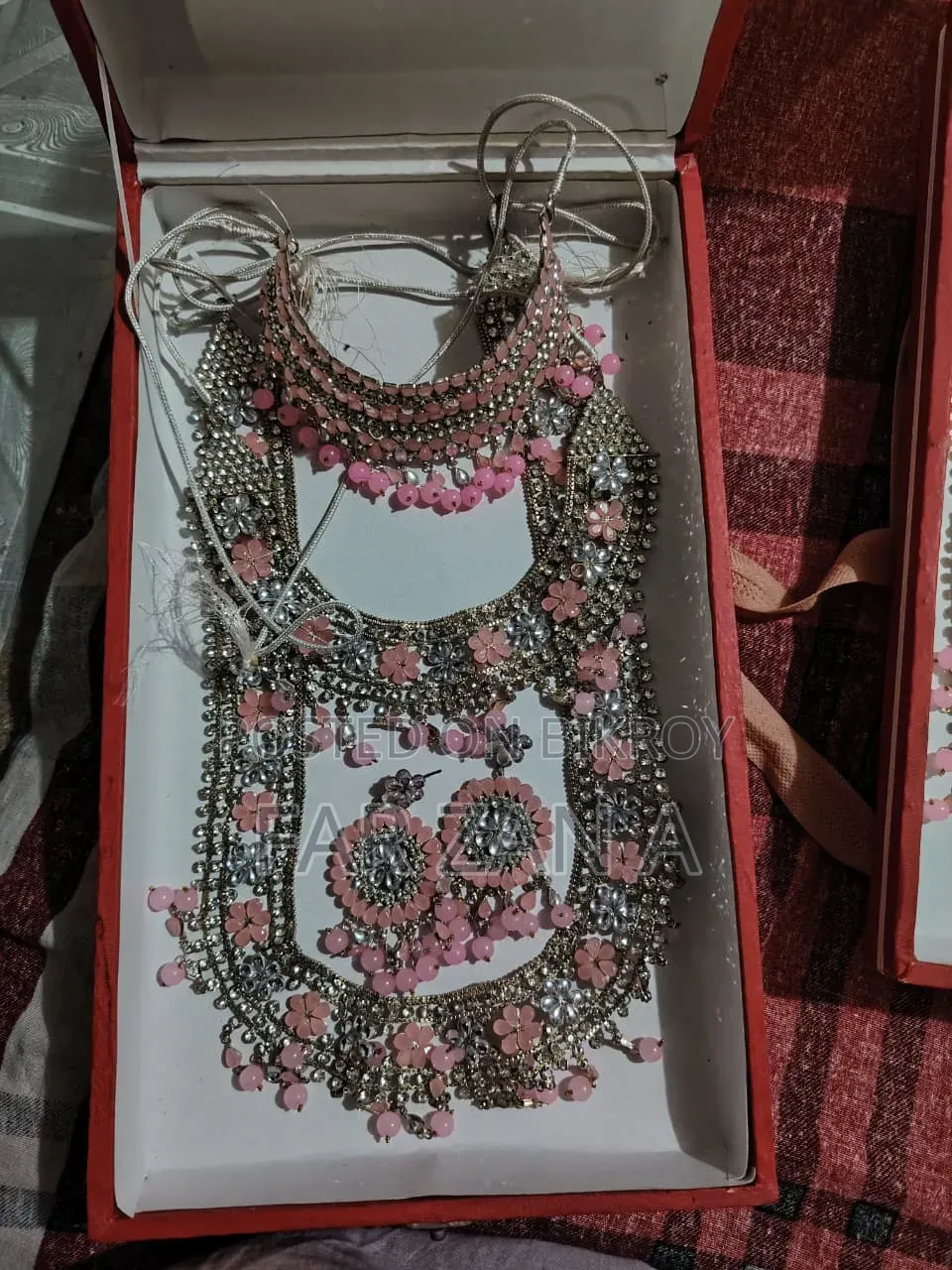 অর্নামেন্টস