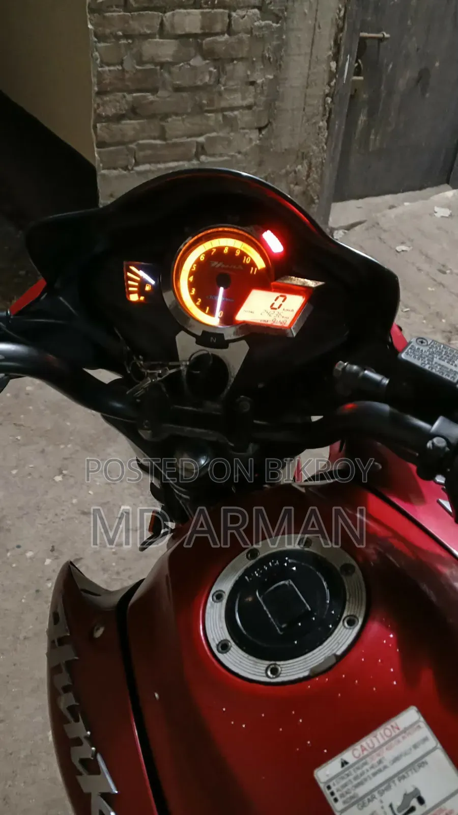 হিরো হাঙ্ক ২০১৭ লাল