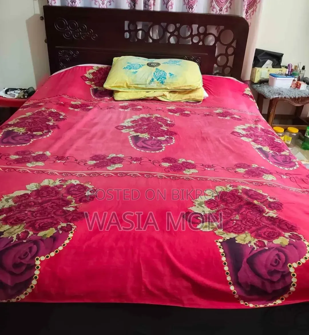 Beautifully designed semi-double bed (Used)