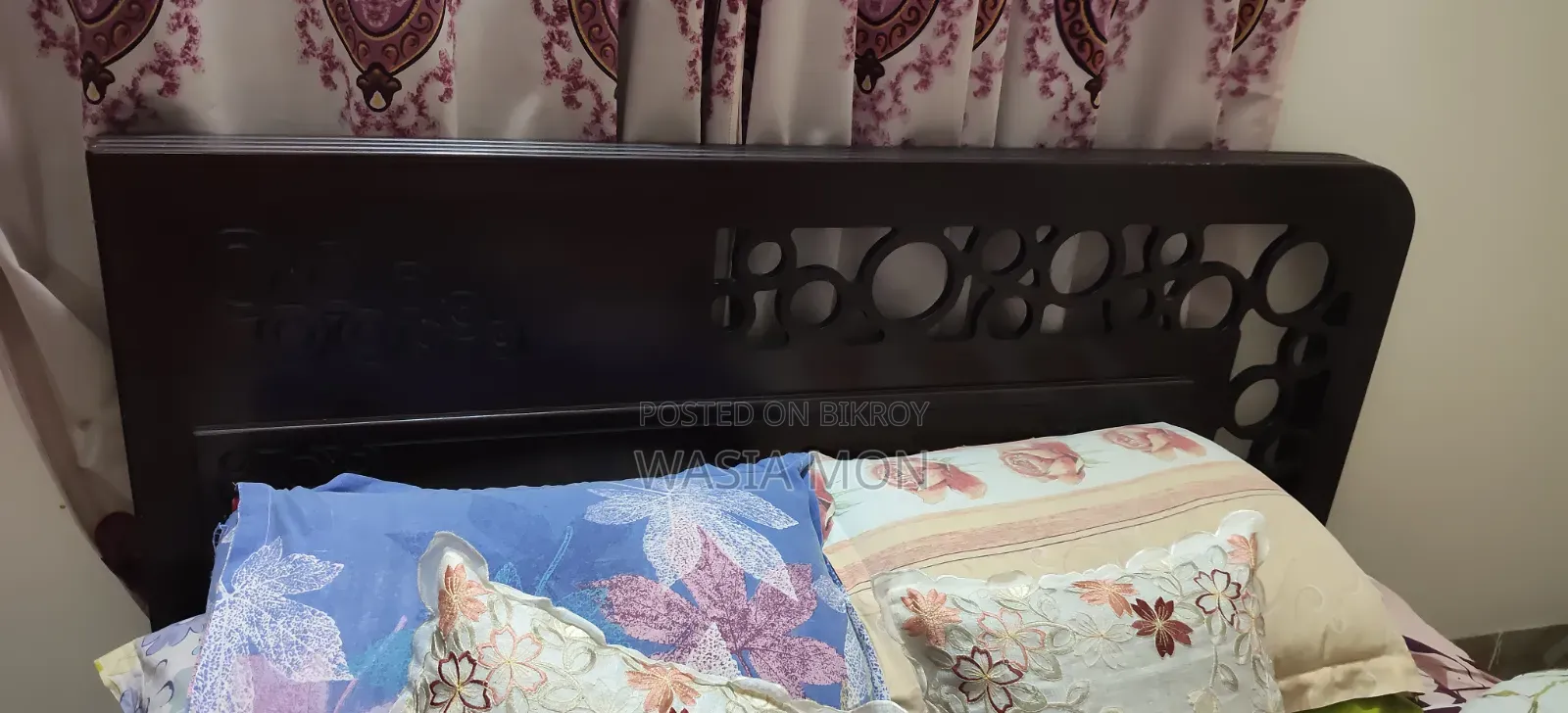 Beautifully designed semi-double bed (Used)