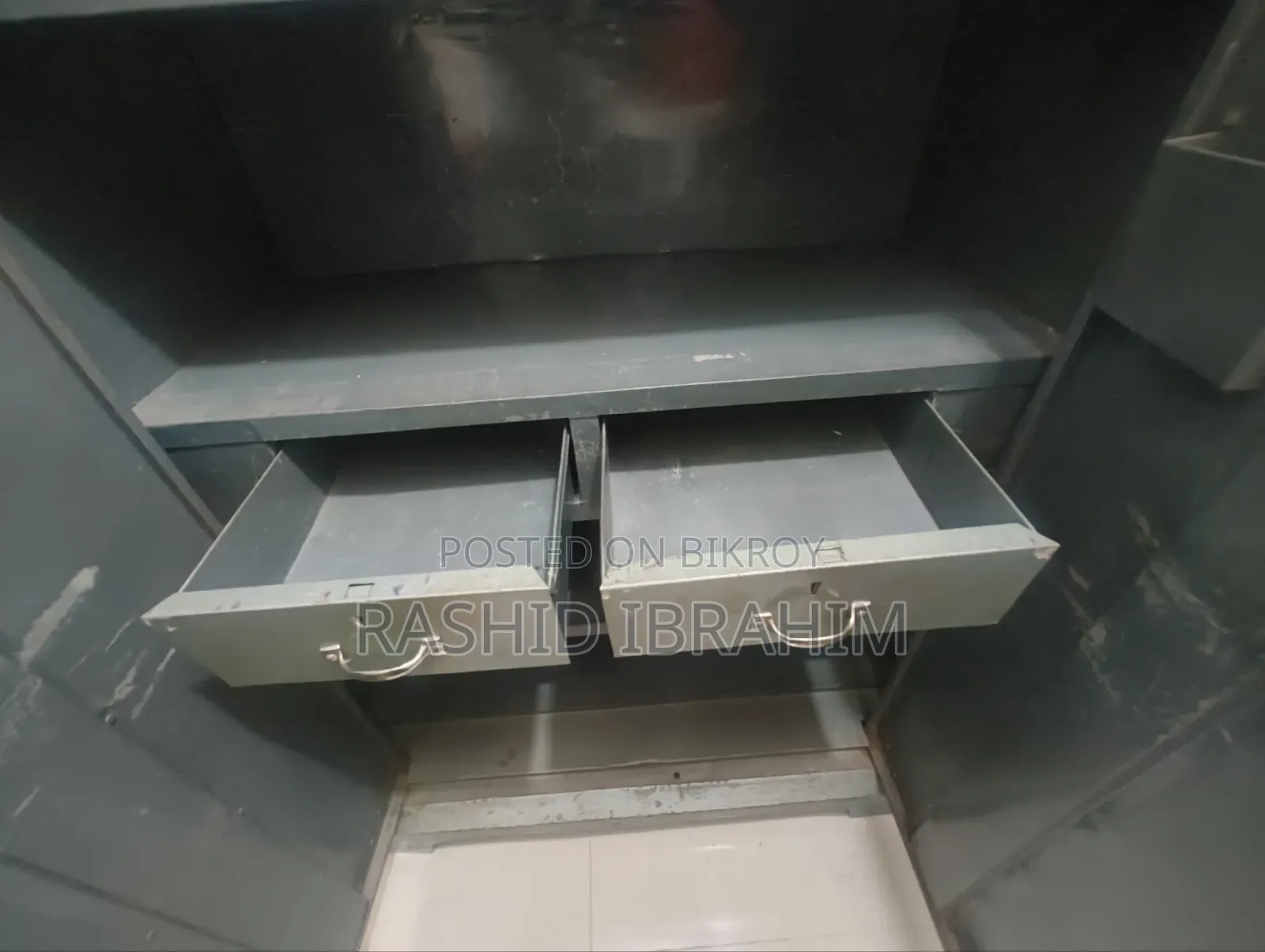 Steel Almari