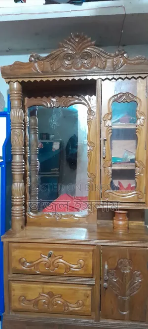 ড্রেসিং টেবিল