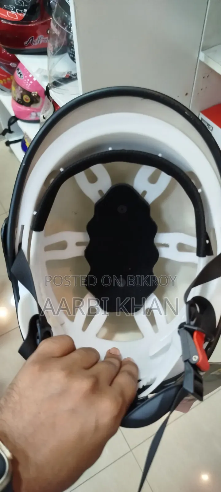 পাইকারি মূল্যে নতুন হেলমেট বিক্রি হচ্ছে