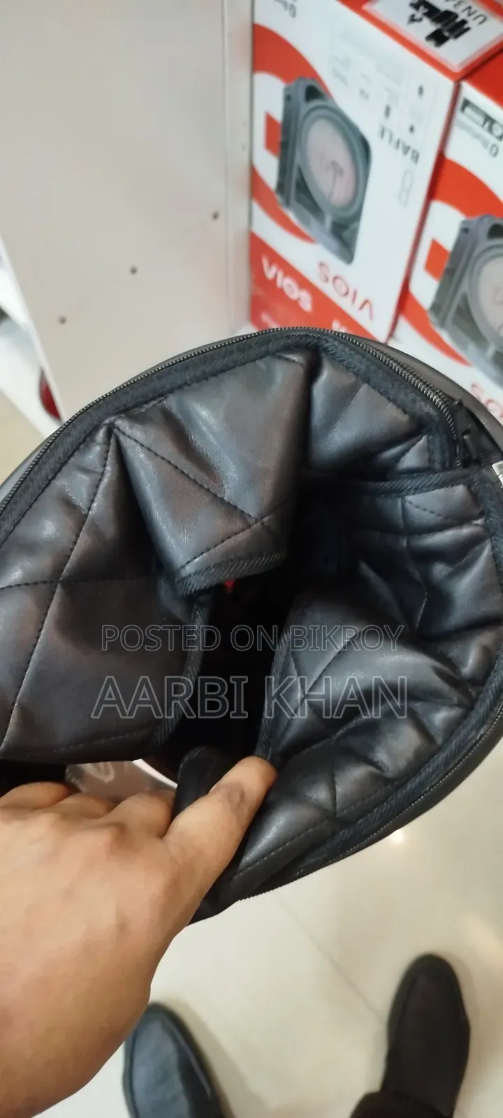 পাইকারি মূল্যে নতুন হেলমেট বিক্রি হচ্ছে