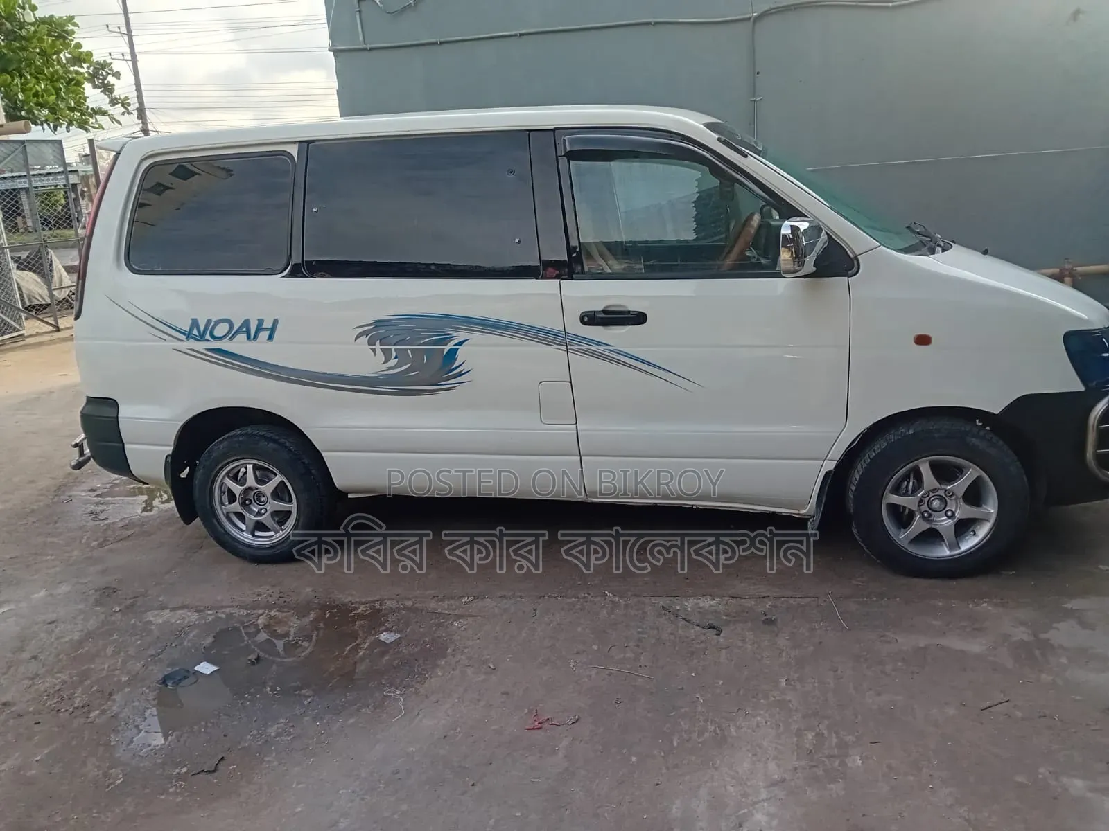 Toyota Noah 2004 White